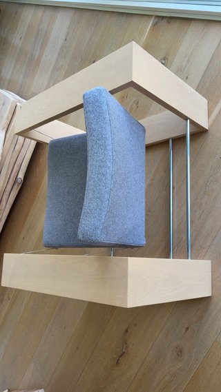 Sillón mecedora de tela y madera, perfecto