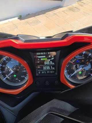 Mitt 300 GT MAX Maxi Scooter Negra y Naranja