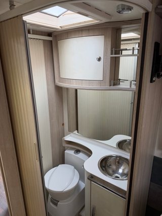 AUTOCARAVANA PERFILADA ILUSION CAMA ISLA