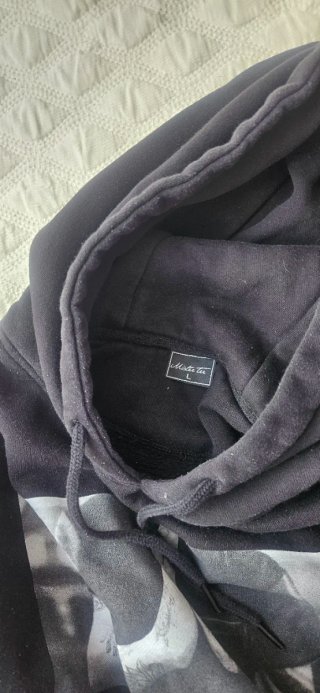 Sudadera negra con estampado peace