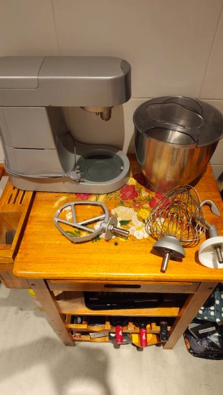 Amasadora Kenwood con jarra y accesorios