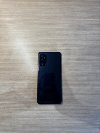 Samsung Galaxy M52 5G con funda