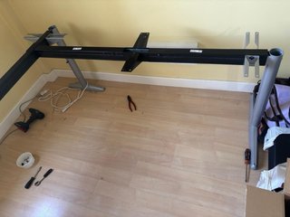 Escritorio esquinero IKEA GALANT madera/metal