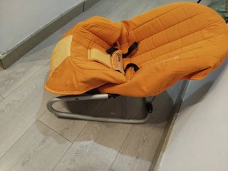 Hamaca mecedora bebé con funda naranja
