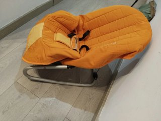 Hamaca mecedora bebé con funda naranja