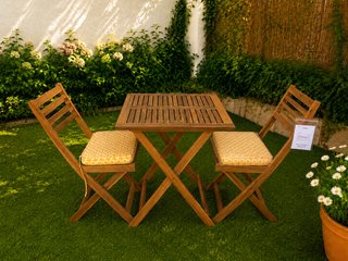 Mesa y 2 Sillas Jardín Beliani Madera