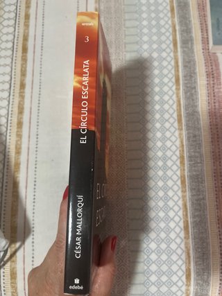 El círculo escarlata
