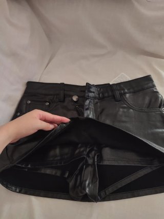 Falda cuero negra efecto brillante
