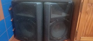 Mesa de mezclas Mackie CFX20 + 2 altavoces