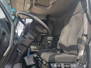 IVECO 160 E 32 2024