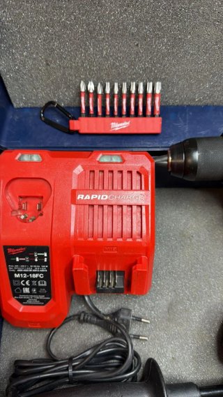 Taladro percutor Milwaukee M18