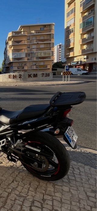 Baúl Shad SH48 y Herrajes GSF Bandit. Suzuki.