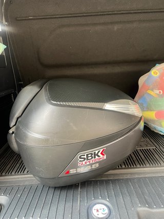 Baúl Shad SH48 y Herrajes GSF Bandit. Suzuki.