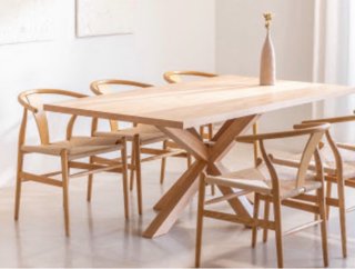 Mesa de comedor de madera