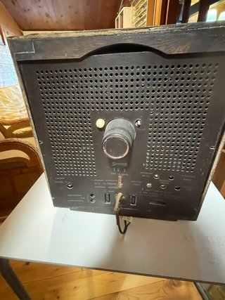 Televisor Antiguo Beige y Marrón
