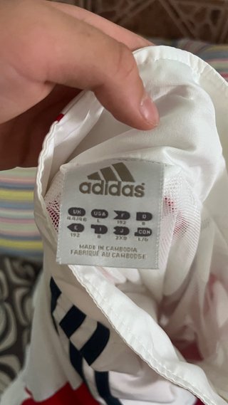 Chaqueta cortavientos Adidas blanca y roja