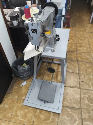 Máquina de coser industrial Dürkopp ADI