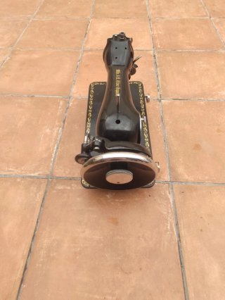 Máquina de coser Alfa antigua