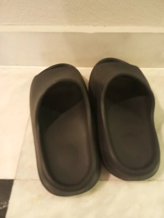 Chanclas Yeezy Negras