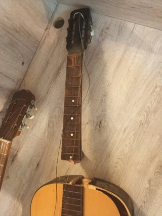 2 Guitarras para restaurar