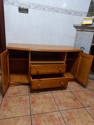 Mueble auxiliar bajo de madera