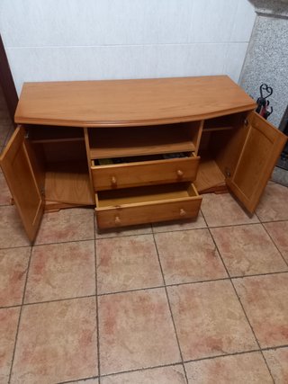 Mueble auxiliar bajo de madera