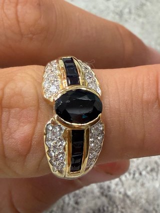 Anillo zafiro y brillantes oro