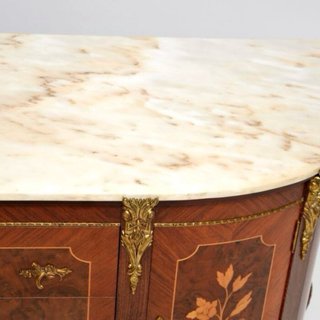 Elegante aparador francés de madera y mármol