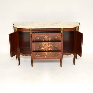 Elegante aparador francés de madera y mármol
