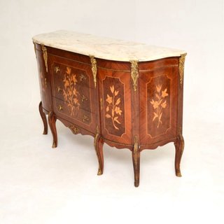 Elegante aparador francés de madera y mármol