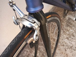 Bicicleta de carretera con accesorios incluidos