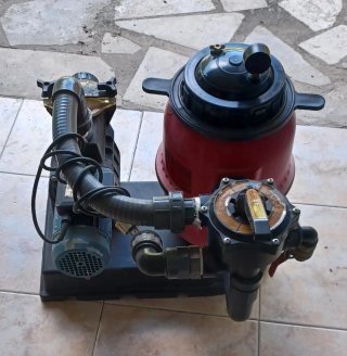 Depuradora Piscina Negra y Roja