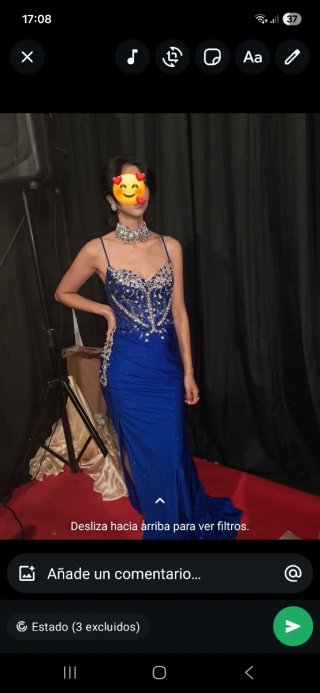 Vestido de fiesta azul con pedrería