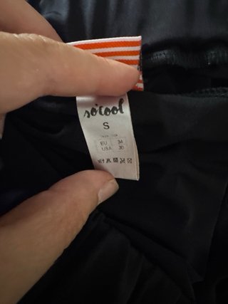 Bershka Top Floreale e Gonna Nera