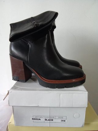 Botas negras de tacón