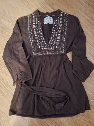 Blusa marrón bordada