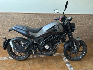 Benelli Leoncino 125 Negra/Gris