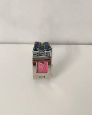 Reloj Tommy Hilfiger Rojo y Plateado