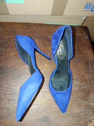 Zapatos de tacón sin estrenar