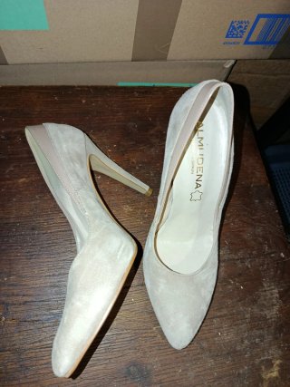 Zapatos de tacón sin estrenar