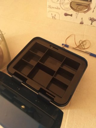 Caja de caudales metálica y plástica