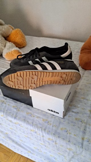 Zapatillas Adidas Negras y Blancas