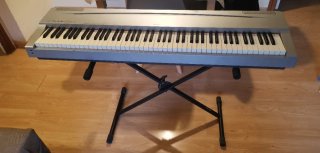 Piano Eléctrico Yamaha P70S. Con soporte  plegable