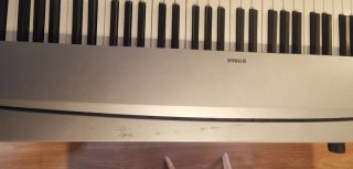 Piano Eléctrico Yamaha P70S. Con soporte  plegable