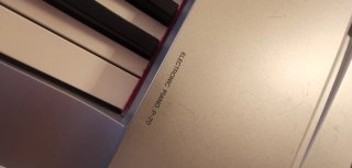 Piano Eléctrico Yamaha P70S. Con soporte  plegable