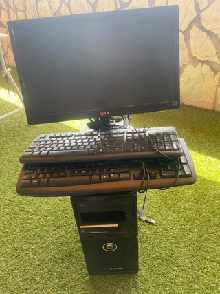 Pack PC: Torre + Monitor + 2 Teclados