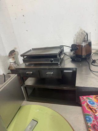 Mesa de acero inoxidable