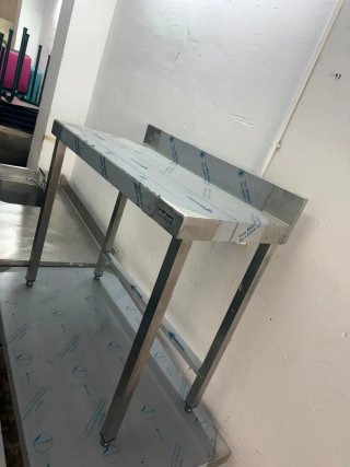 Mesa de acero inoxidable