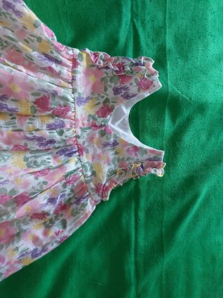 Vestido niña y chaqueta blanca