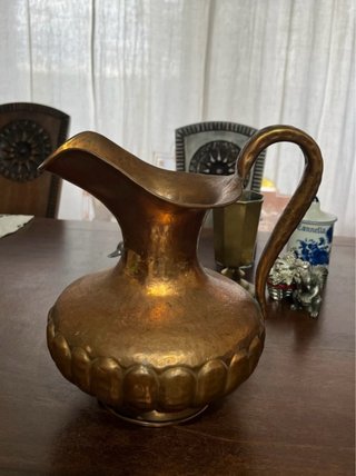 Brocca vintage in rame martellato